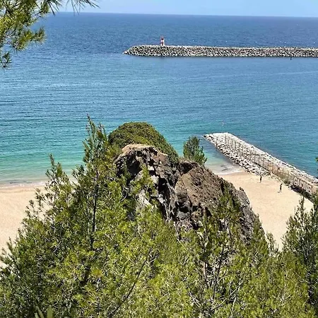 Lovely 2 Bedroom With A Pool In Front Of The Beach Sesimbra Exterior foto