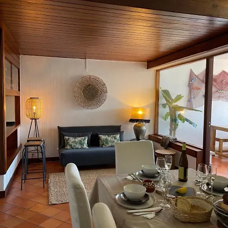 Lovely 2 Bedroom With A Pool In Front Of The Beach Sesimbra Exterior foto