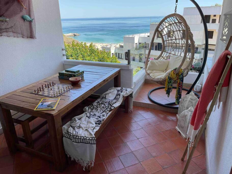 Lovely 2 Bedroom With A Pool In Front Of The Apartment