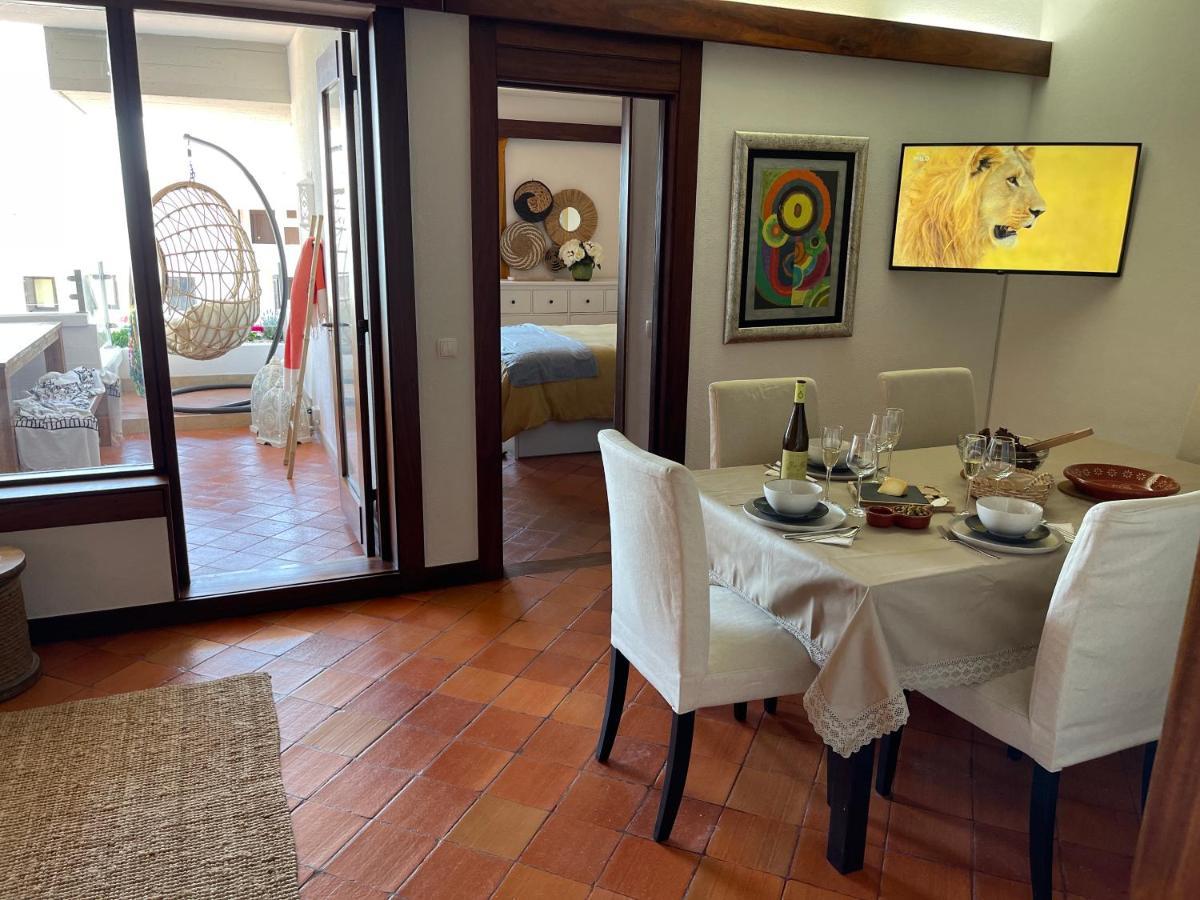 Lovely 2 Bedroom With A Pool In Front Of The Apartment