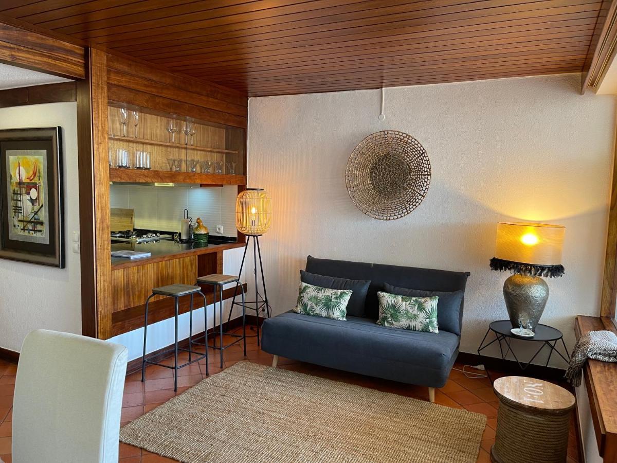 Lovely 2 Bedroom With A Pool In Front Of The Sesimbra