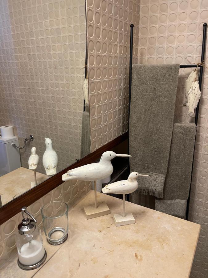 Lovely 2 Bedroom With A Pool In Front Of The Apartment *
